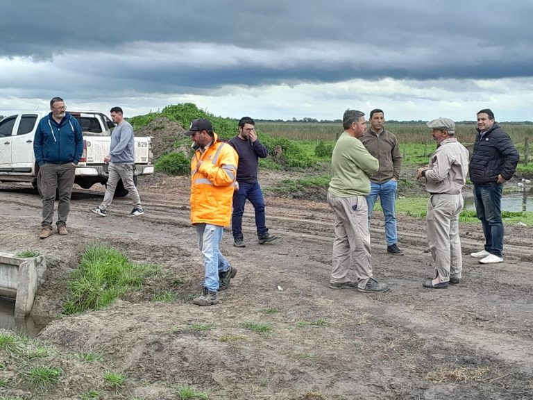 FUNCIONARIOS DE VIALIDAD PROVINCIAL, MÉNDEZ, MIGUELES Y MAINERO RECORRIERON LA ZONA DEL CAMINO DE MÉDANOS – LA ARGENTINA