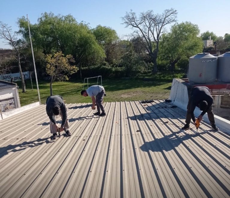 REALIZAN TRABAJOS DE REPARACIONES EN ESCUELAS DEL DEPARTAMENTO ISLAS DEL IBICUY