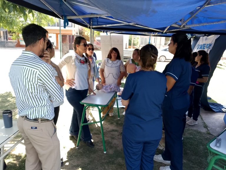 ESTUDIANTES DE ENFERMERÍA REALIZARON LA MUESTRA ANUAL DE PRIMEROS AUXILIOS EN VILLA PARANACITO