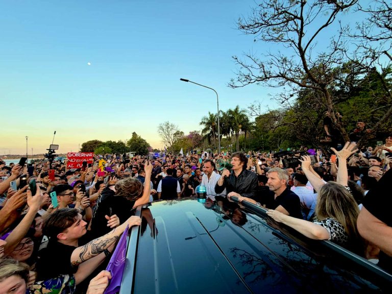 MILEI EN PARANÁ: “NO AFLOJEN, QUE LA LIBERTAD AVANZA O LA ARGENTINA RETROCEDE”