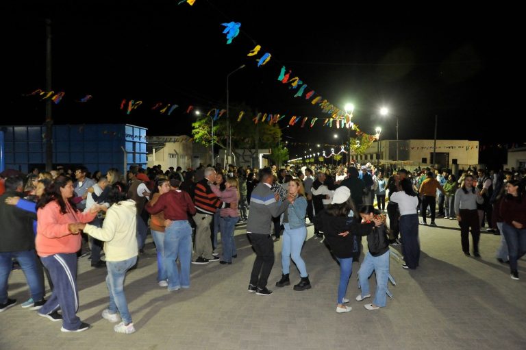 CEIBAS Y MÉDANOS CELEBRARON EL DÍA DE LA MADRE CON MÚSICA Y BAILE