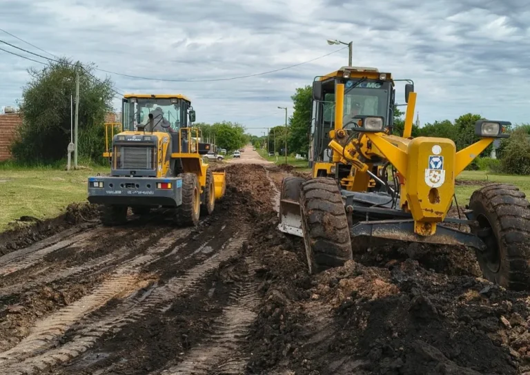 PREPARAN UNA CALLE PARA ASFALTAR DOS CUADRAS EN URDINARRAIN
