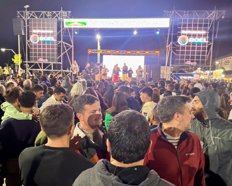 LA PROVINCIA APORTÓ MÁS DE $10,7 MILLONES PARA LA FIESTA DE CARROZAS NAÚTICAS DE V. PARANACITO