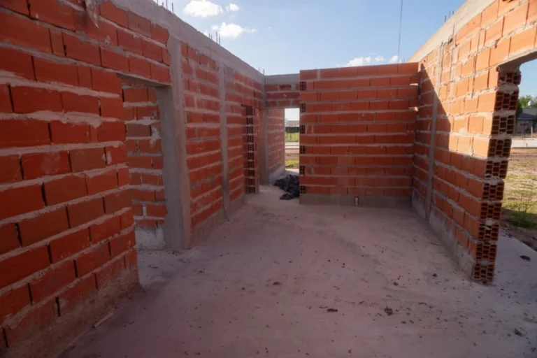 AVANZA LA CONSTRUCCIÓN DE VIVIENDAS EN GUALEGUAYCHÚ Y URDINARRAIN