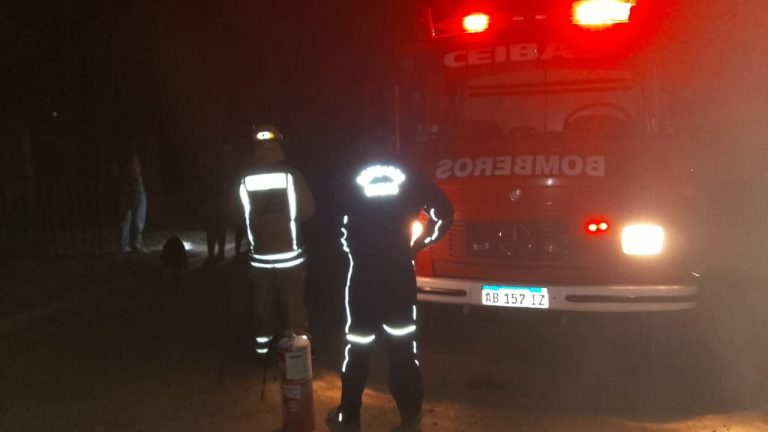 SE INCENDIÓ EL PILAR PARA EL MEDIDOR DE LUZ DE UNA VIVIENDA EN CEIBAS