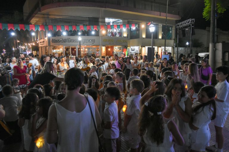SE REALIZÓ LA SEGUNDA EDICIÓN DEL “MERCADO NAVIDEÑO” EN GUALEGUAY