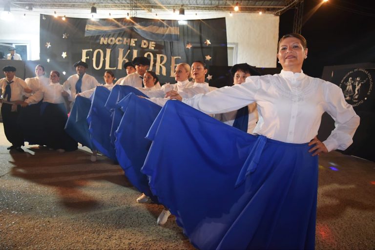 SE DESARROLLÓ LA SEGUNDA EDICIÓN DE “LA NOCHE DEL FOLKLORE” EN V. PARANACITO