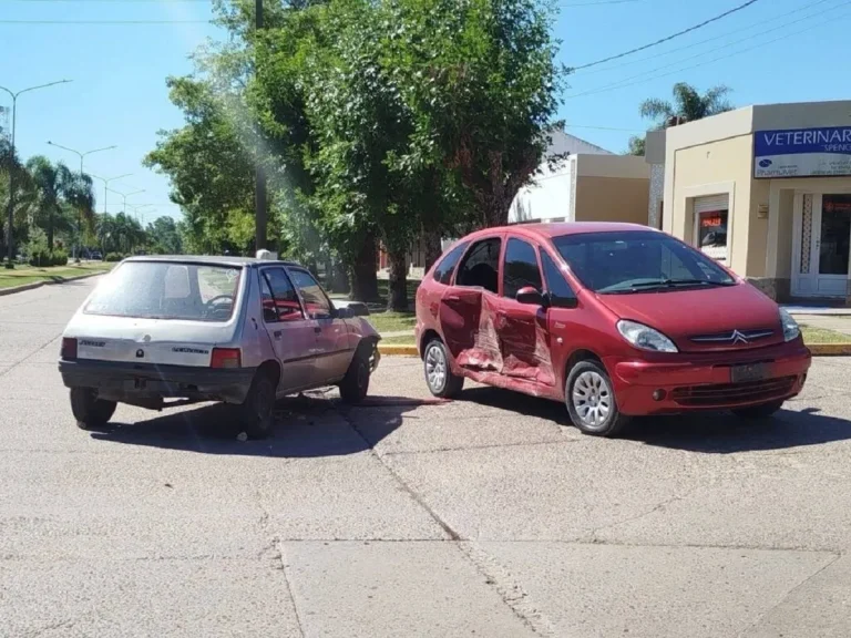 UNA MUJER RESULTÓ LESIONADA TRAS UN VIOLENTO CHOQUE EN URDINARRAIN