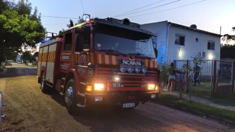 SE INCENDIÓ UN AUTO EN LA RUTA 20 DURANTE LA MADRUGADA