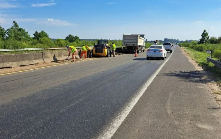 LA CONCESIONARIA DE LAS RUTAS 12 Y 14 EJECUTA OBRAS SOBRE LA TRAZA Y PEAJES