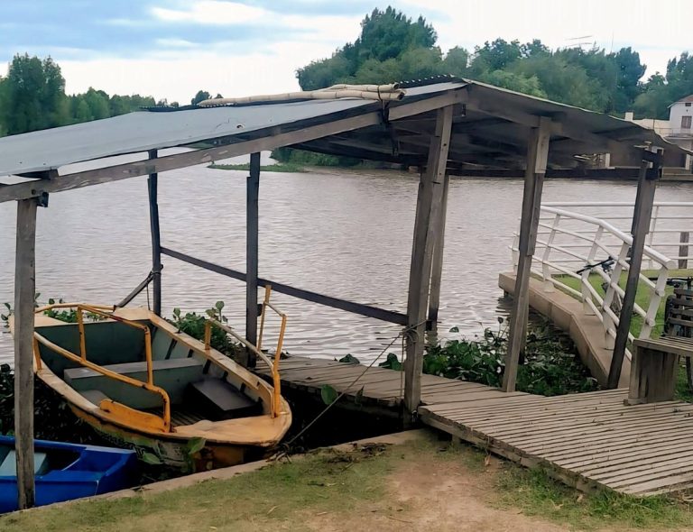 COMENZARON TAREAS DE RESTAURACIÓN DEL MUELLE EN VILLA PARANACITO