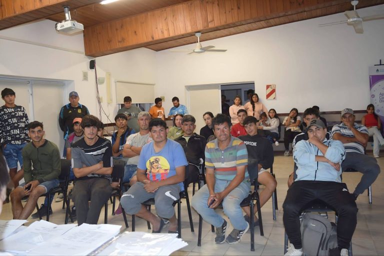 SORTEARON LOS PARTIDOS DEL TORNEO DE FÚTBOL 5 DE VERANO EN VILLA PARANACITO