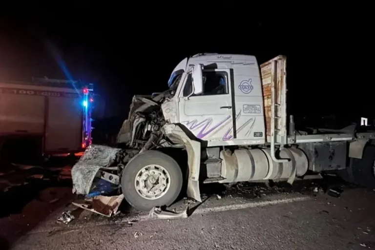 IMPRESIONANTE CHOQUE ENTRE CAMIONES DEJÓ UN HERIDO EN LA RUTA 14
