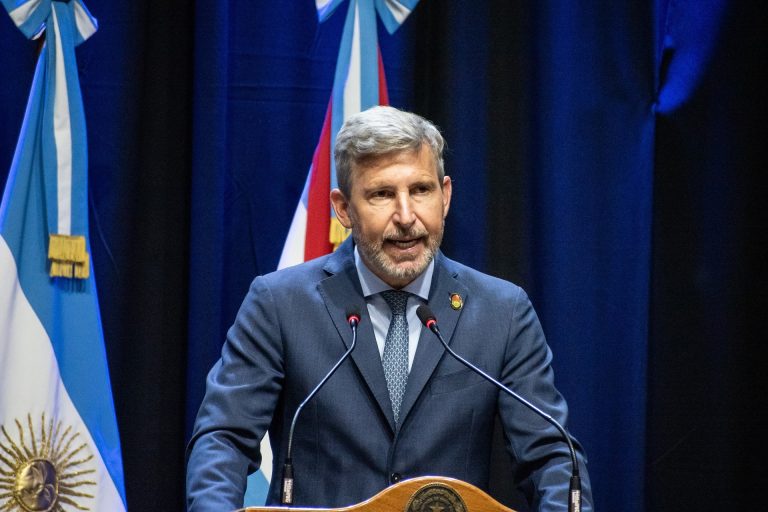 FRIGERIO: “LA DEMOCRACIA ES UNA CONSTRUCCIÓN PERMANENTE”