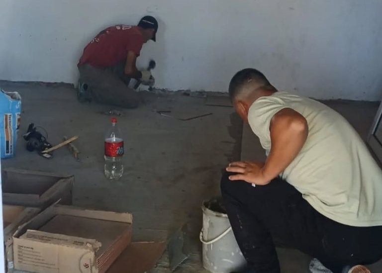 INTENSIFICAN LOS TRABAJOS DE PUESTA EN VALOR DE LA ESCUELA N°16 EN MÉDANOS