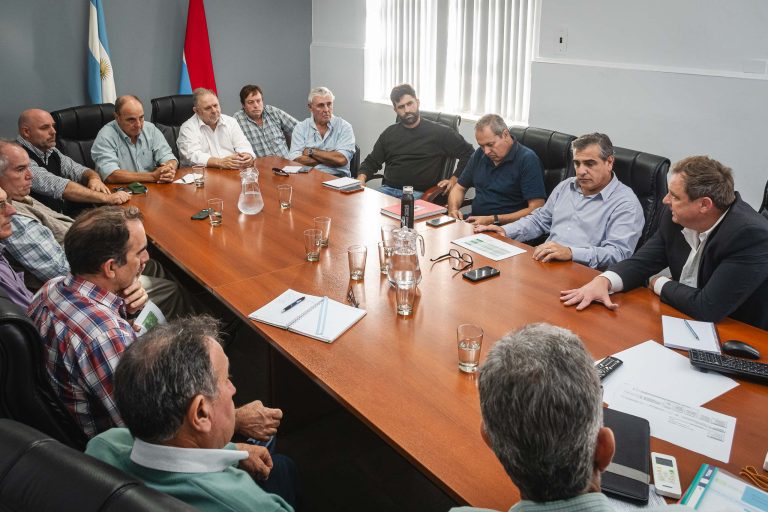 EL GOBIERNO Y RURALISTAS ACUERDAN ACCIONES CONJUNTAS PARA MEJORAR CAMINOS DE LA PRODUCCIÓN