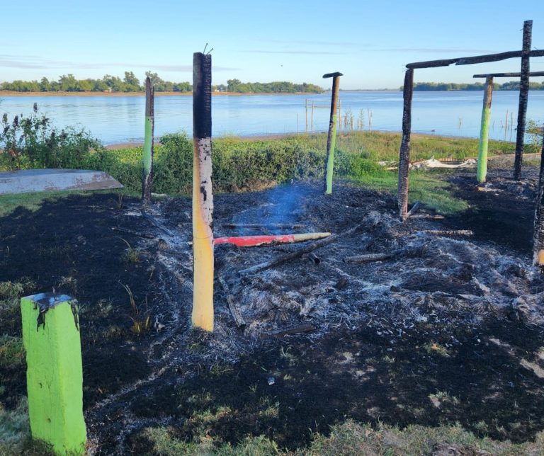 PREOCUPACIÓN POR ACTOS DE VANDALISMO EN EL PUERTO DE IBICUY TRAS EL INCENDIO DE QUINCHOS PÚBLICOS