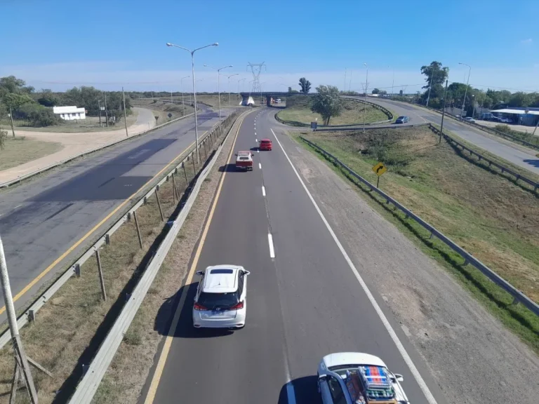 AVANZAN LAS TAREAS DE MANTENIMIENTO E ILUMINACIÓN EN DISTINTOS TRAMOS DE LA AUTOVÍA DEL MERCOSUR