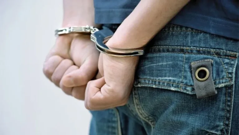 EL GOBIERNO PROMULGÓ EL NUEVO RÉGIMEN PENAL JUVENIL QUE BAJA LA EDAD DE IMPUTABILIDAD A 14 AÑOS