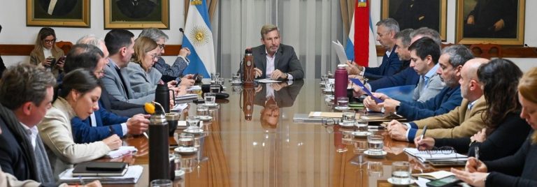 Obras, seguridad y actos por el 20 de junio estuvieron en la agenda de la reunión de gabinete