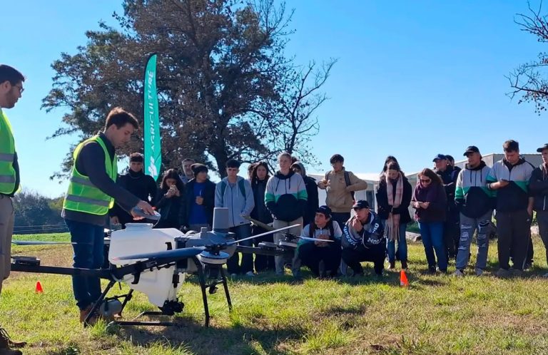 Capacitaron a estudiantes en aplicación y manejo de drones para el sector agropecuario
