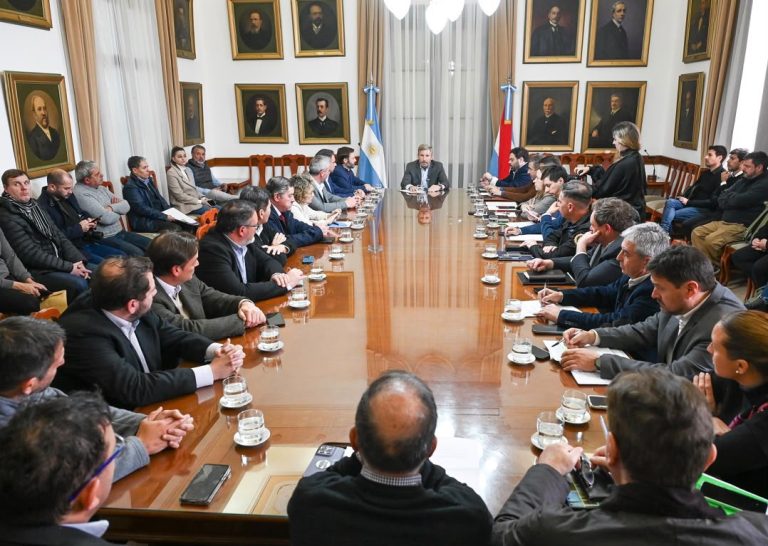 Frigerio reunió a intendentes y funcionarios para coordinar acciones ante el fenómeno de El Niño